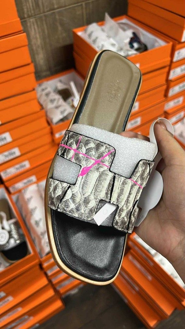 100% Authentic Hermes Slippers (Category: Sneakers & Footwear) located in Santa Cruz. Submitted by janelovebagswatchesshoesph (Listing ID 1377669689, Image 1). Description: .