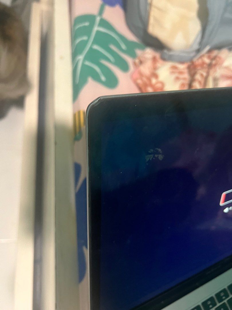2019 MacBook (Category: Laptops & Notebooks) located in Singapore. Submitted by tinnaaaaaaa (Listing ID 1377609059, Image 3). Description: Outer part is dented and scratched. But it is still fully functional. .