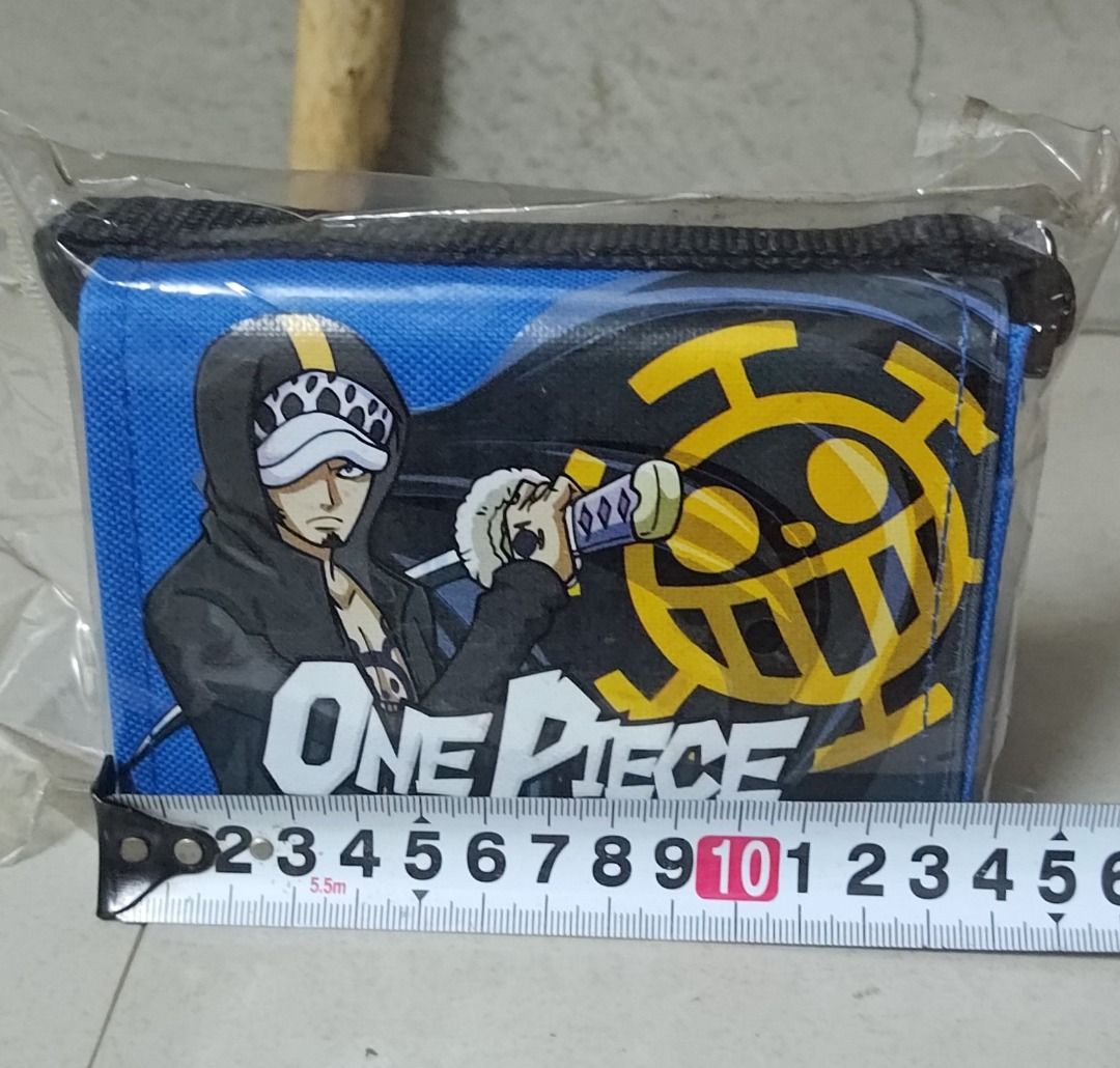 由 mori88801308352 (刊登 ID 1377747192，圖片 2) 提交，位於 嘉義縣 (Chiayi County) 的 全新正版航海王特拉法爾加羅書包零錢包 編碼009173 (類別：其他外出用品)，說明：全新正版航海王特拉法爾加羅書包零錢包證件包 #七武海 死亡外科醫生 #正版有證紙 #2018年12月製造 #尺寸14*4*11 #全新未拆 #百分之百實品拍攝 。
