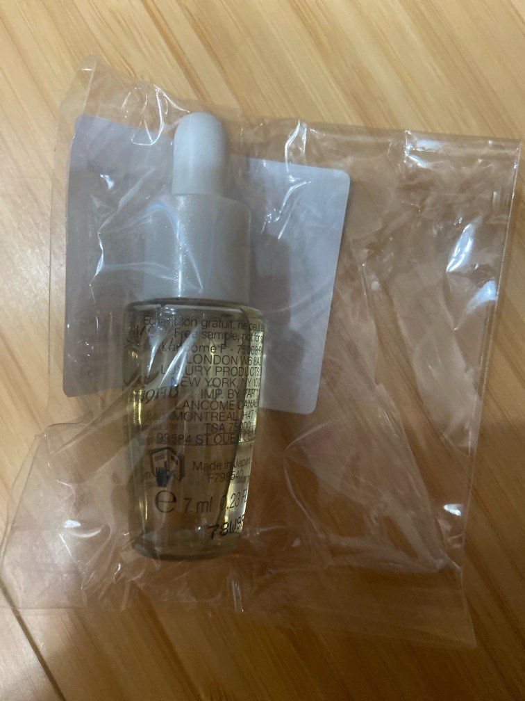 由 zakka_shop (刊登 ID 1377692395，圖片 1) 提交，位於 台北市 (Taipei) 的 超極光淨亮淡斑激萃 (類別：護膚、清潔產品)，說明：容量：7ml 效期：2025/09 原產地：日本。
