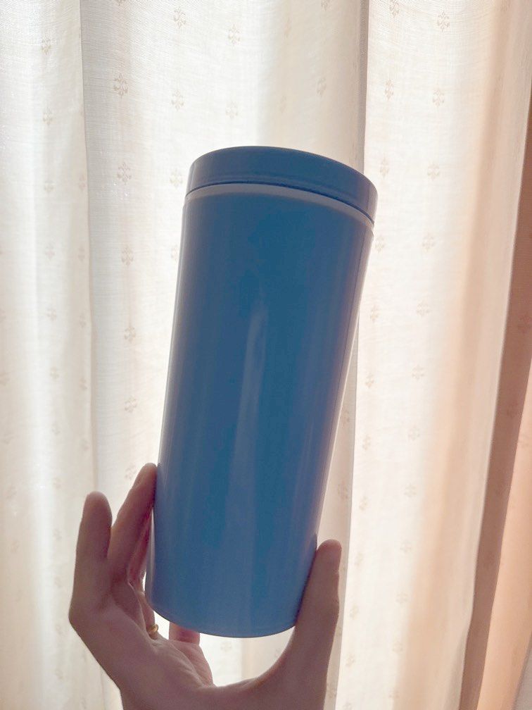 由 la199400 (刊登 ID 1377751840，圖片 2) 提交，位於 新北市 (New Taipei) 的 輕巧水壺杯（輕微瑕疵） (類別：水杯、水壺)，說明：全新 裡面有小瑕疵 請自行下水清洗。