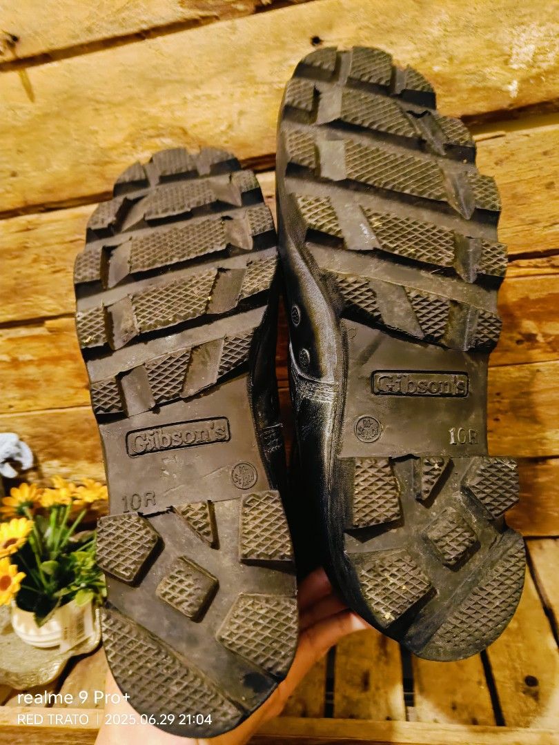 💯 Gibson Combat boots 10R (Category: Boots) located in General Mariano Alvarez. Submitted by randzwurkz85264 (Listing ID 1377704446, Image 3). Description: Gibson Combat boots Good as new Size 10 R.