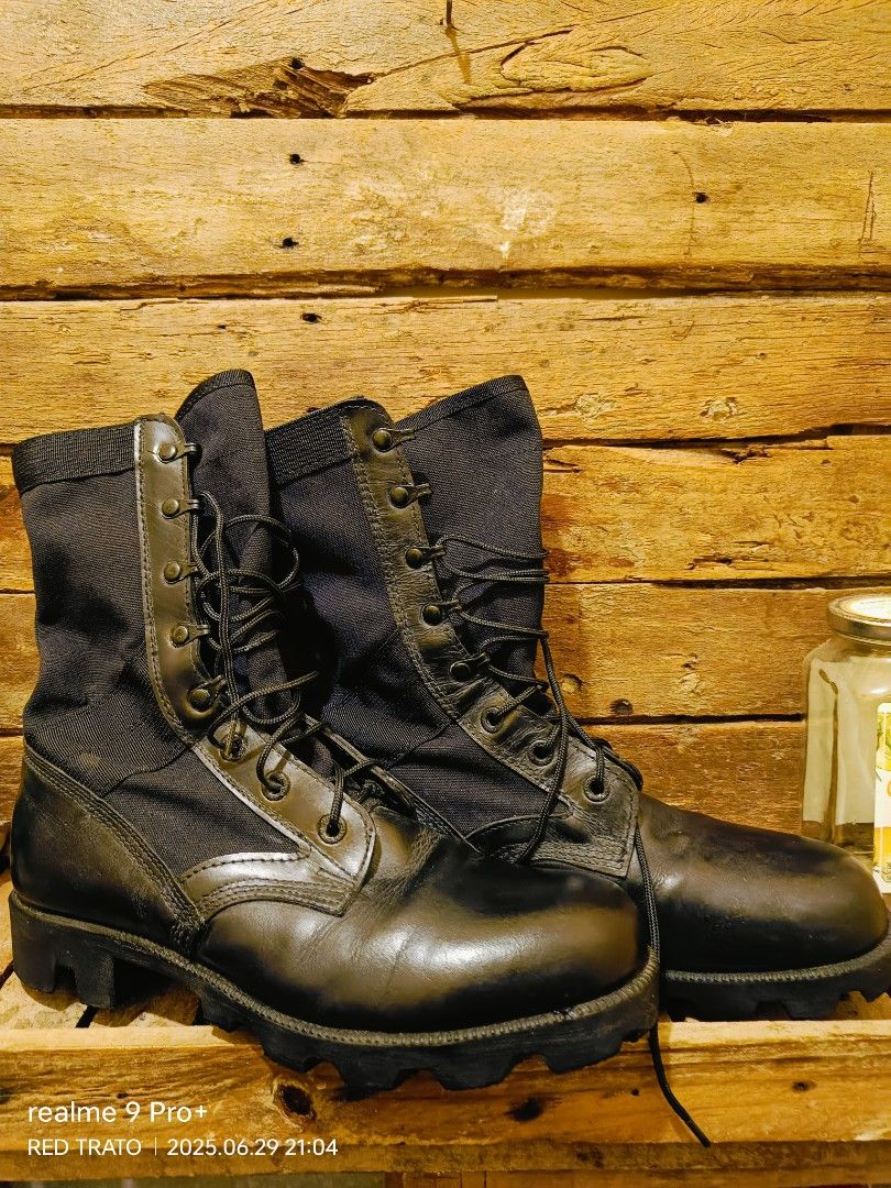 💯 Gibson Combat boots 10R (Category: Boots) located in General Mariano Alvarez. Submitted by randzwurkz85264 (Listing ID 1377704446, Image 1). Description: Gibson Combat boots Good as new Size 10 R.