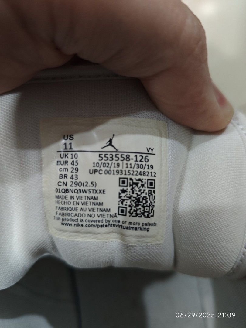 Air Jordan 1 Triple White Size 11 (Category: Sneakers) located in Quezon City. Submitted by alwaysdeclutter (Listing ID 1377710914, Image 3). Description: .