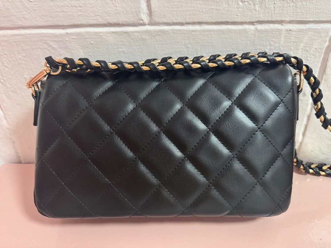 Alberto Rabiah Shoulder Bag (Category: Luxury Bags & Wallets) located in Quezon City. Submitted by mahliknvrr (Listing ID 1377599340, Image 2). Description: - brand new - with dust bag, tag and cross body strap - bought directly from alberto store - so pretty and spacious.