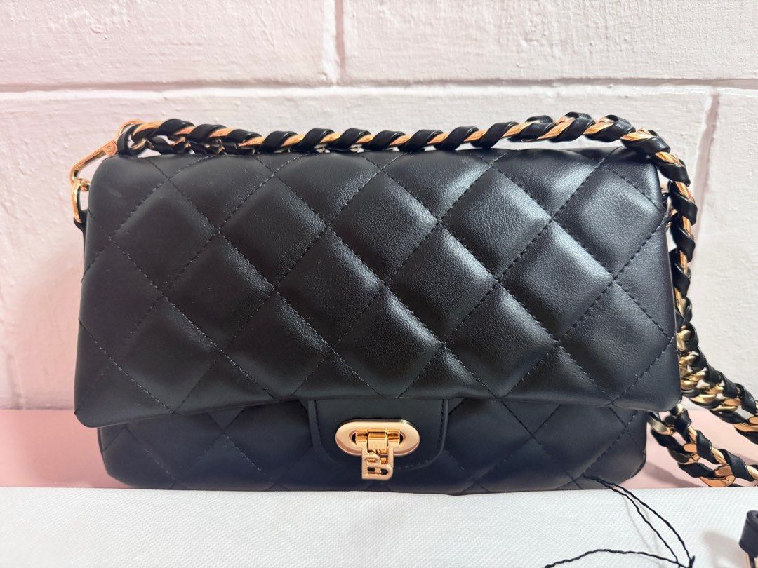 Alberto Rabiah Shoulder Bag (Category: Luxury Bags & Wallets) located in Quezon City. Submitted by mahliknvrr (Listing ID 1377599340, Image 1). Description: - brand new - with dust bag, tag and cross body strap - bought directly from alberto store - so pretty and spacious.