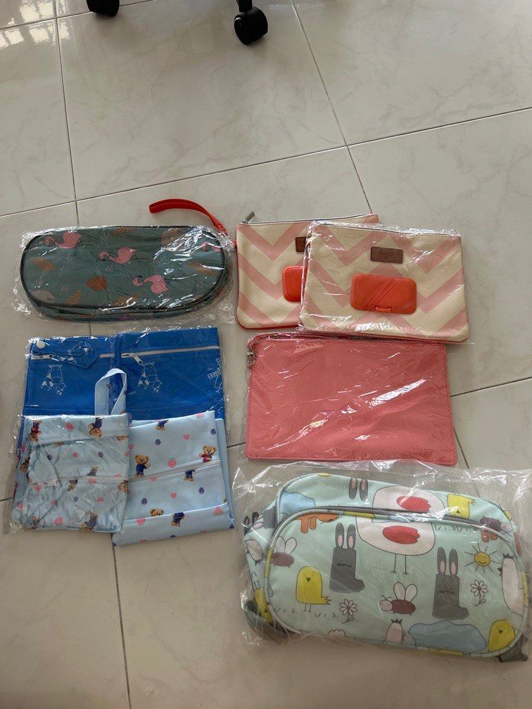 Assorted pouches/ Wetbags/ diaper bag (Category: Diaper Bags & Wetbags) located in Singapore. Submitted by averyberry (Listing ID 1377611558, Image 1). Description: Each $2.