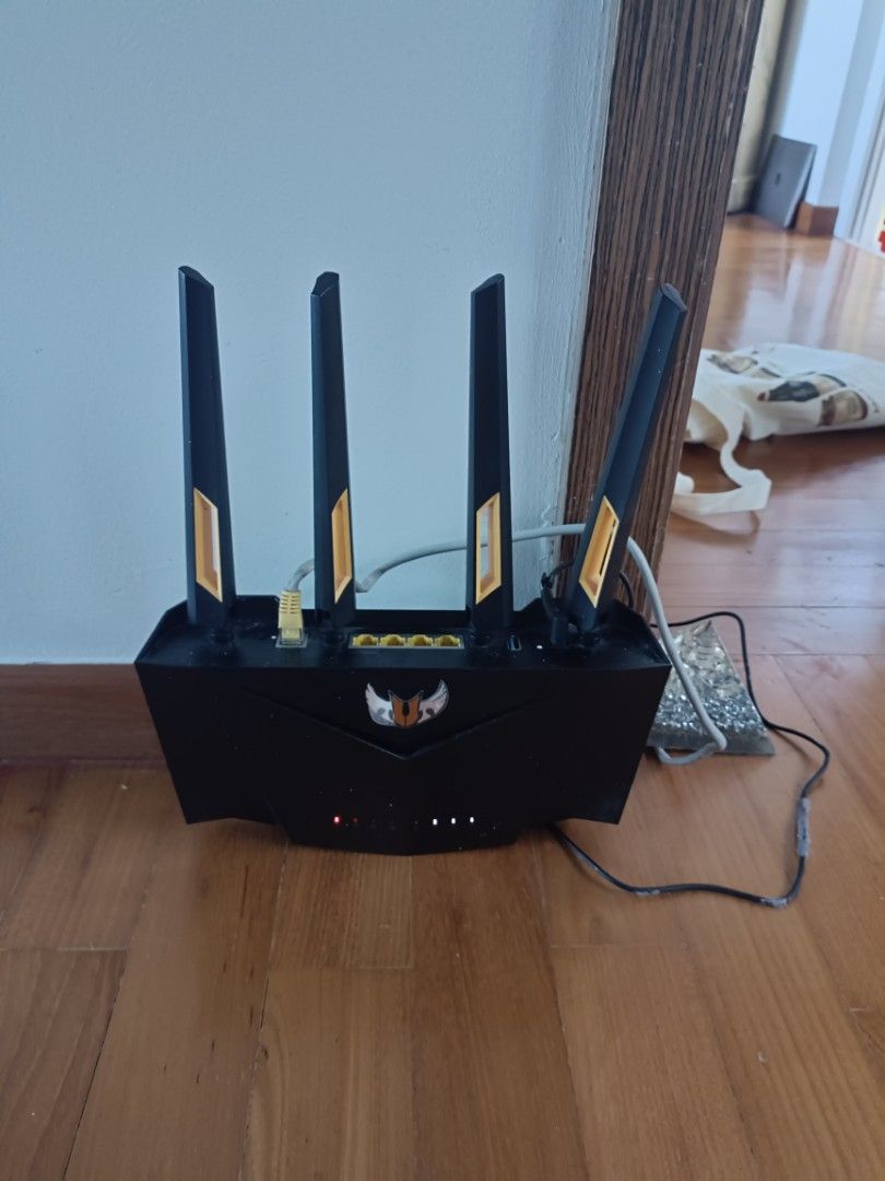 ASUS Routers (Category: Networking) located in Singapore. Submitted by sing (Listing ID 1377705276, Image 3). Description: - Ideal for gaming and high-bandwidth application selling both.