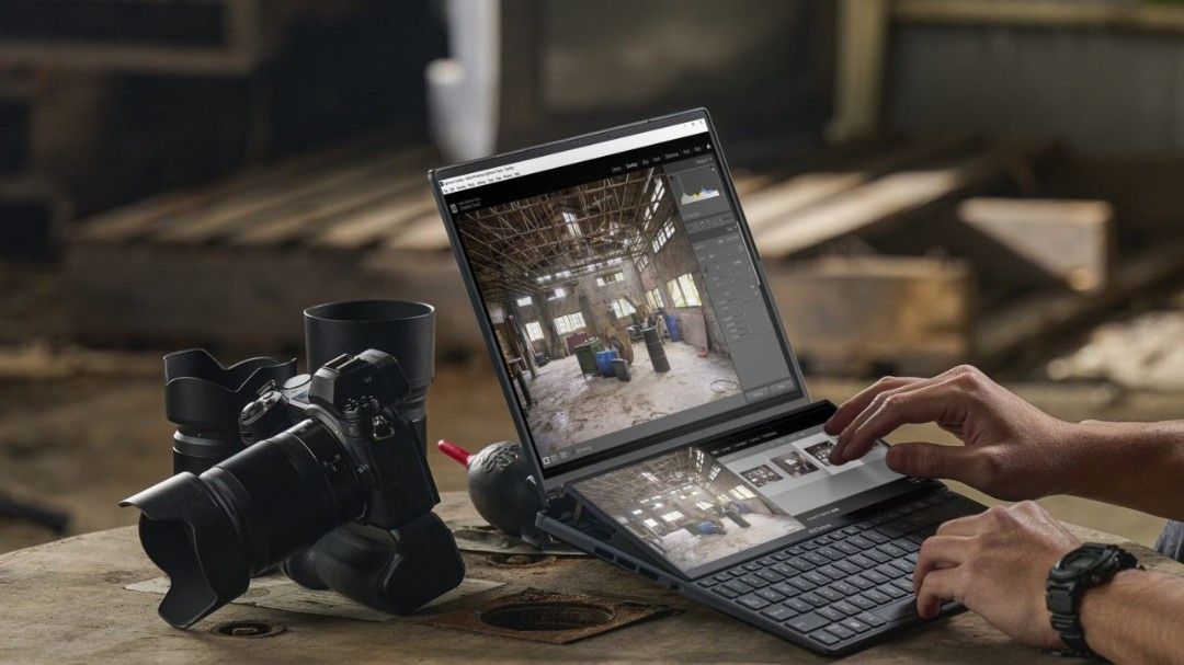 ASUS Zenbook Pro 14 Duo OLED (UX8402VU-P1073W) (Category: Laptops & Notebooks) located in Singapore. Submitted by butiamletired (Listing ID 1377688160, Image 1). Description: UX8402VU-P1073W 14.5" OLED (2880X1800) Intel Core i9-13900H NVIDIA GeForce RTX 4050 16GB RAM 1TB SSD.