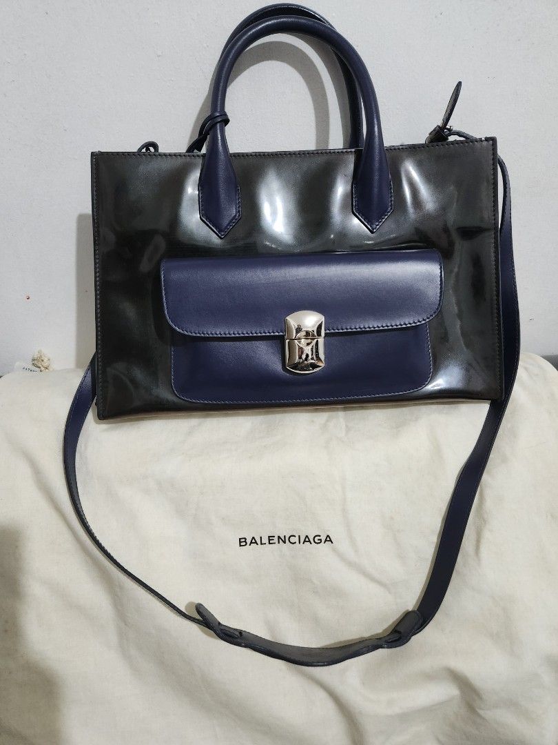 Authentic Balenciaga PADLO,WORK XS AJ (Category: Luxury Bags & Wallets) located in Quezon City. Submitted by ki_cai (Listing ID 1377607976, Image 1). Description: Brand : Balenciaga Condition : excellent, 9.5/10 good as new, just kept in the closet Fabrics : Leather, plastic Colors : Black, Violet with dustbag and tags *dust bag hasn't been washed; yellowish stain from being in the closet for years No meet ups please Buyer will pay for shipping/p