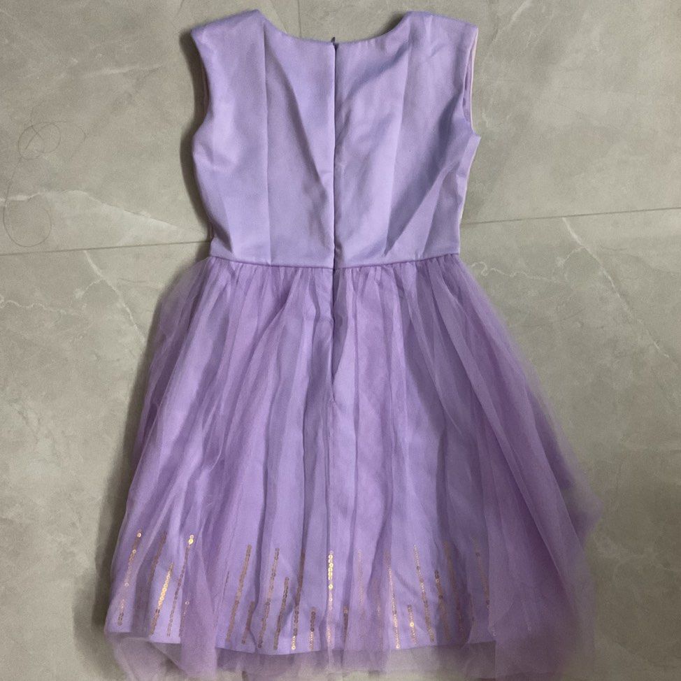Authentic Disney Frozen Dress (Category: Babies & Kids Fashion) located in Singapore. Submitted by cardiacc (Listing ID 1377655560, Image 2). Description: Size 12 - fits 10 to 12 year olds best Authentic dress with fantastic material quality. My little sister wore this dress once but grew out of it, so I’m letting it go for cheap!.