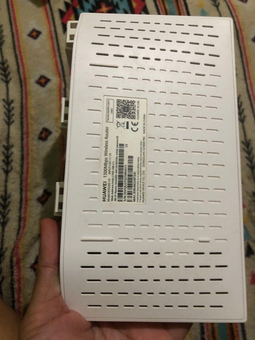 Authentic Huawei 1300mbps wireless router model WS5200 V.3 (Category: Networking) located in Quezon City. Submitted by markgolveo (Listing ID 1377716058, Image 3). Description: Authentic Huawei 1300mbps wireless router model WS5200 V.3 With its adapter only Tested working okay fully functional Very good signal coverage.