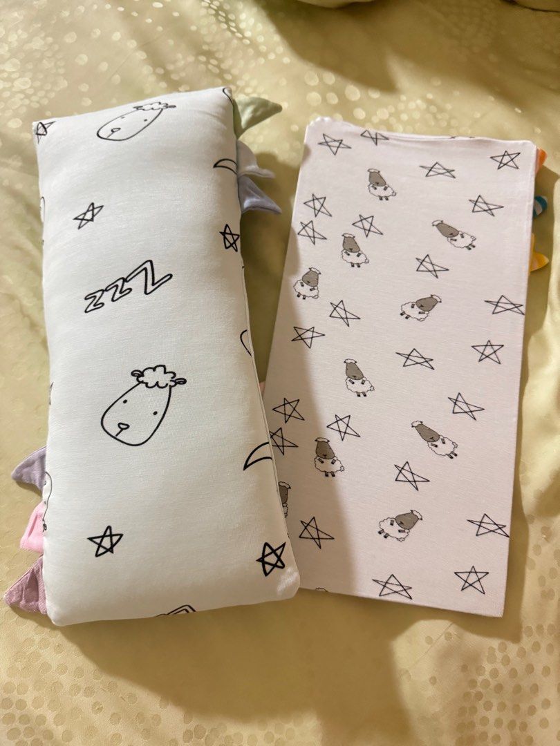 Baa Baa Sheepz Bedtime Buddy Sweet Dreams (Category: Childrens' Beds) located in Singapore. Submitted by Elleluxe (Listing ID 1377697372, Image 3). Description: This adorable bedtime buddy from Baa Baa Sheepz is perfect for your little one. It's designed to provide comfort and sweet dreams. The case is included. The item is in excellent condition. Opened but not use for both. Small size .