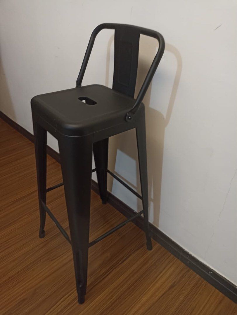 Barstool (Category: Outdoor Furniture) located in Kuantan. Submitted by prelovedmurmurjeeee (Listing ID 1377576074, Image 3). Description: Never use! Salah beli so jual balik Price exclude postage .