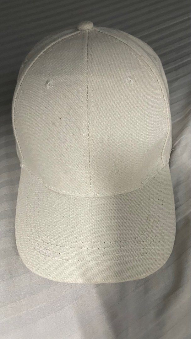 BEIGE CAP (Category: Cap & Hats) located in Jitra. Submitted by chl2o (Listing ID 1377743708, Image 1). Description: N/P: RM 30 Never worn this cap Can nego the price!!.