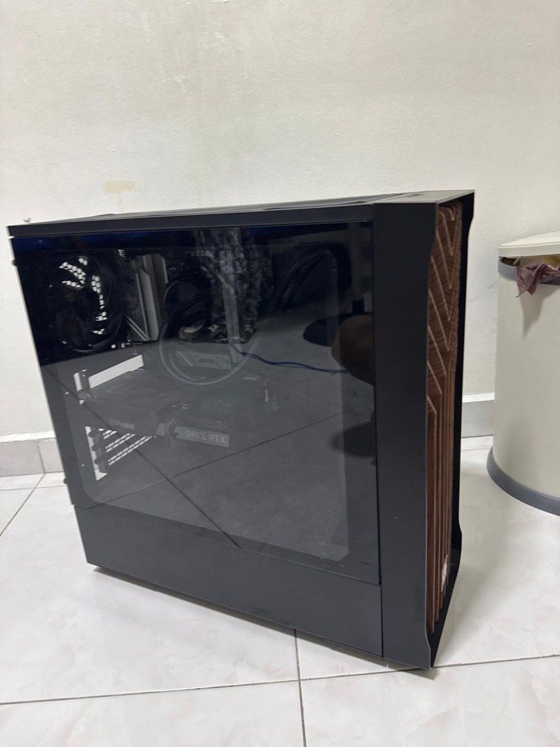 Black PC Case with Glass Panel (Category: Desktops) located in Singapore. Submitted by bigmelon (Listing ID 1377611942, Image 1). Description: Stylish black PC case with a tempered glass side panel. Features a unique side panel design. Includes a pre-installed fan. Great for building a new gaming PC or upgrading your current setup. ifryzen 7 9600x rtx 3060 msi b650m gaming wifi 32gb ram.