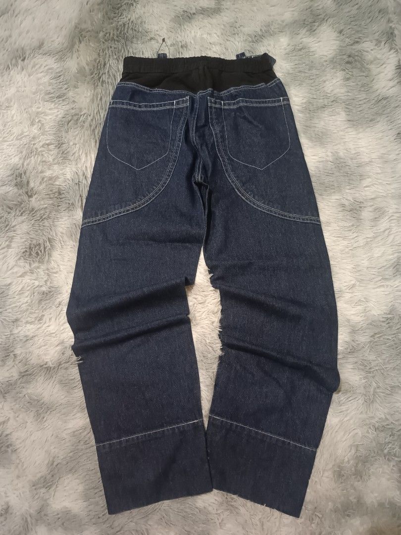 Blue denim jeans (Category: Jeans) located in Malabon City. Submitted by flowstate_rem (Listing ID 1377645448, Image 2). Description: dimes: size 32-34 length 42 leg opening 8 thighs 12 issue: none liked new.