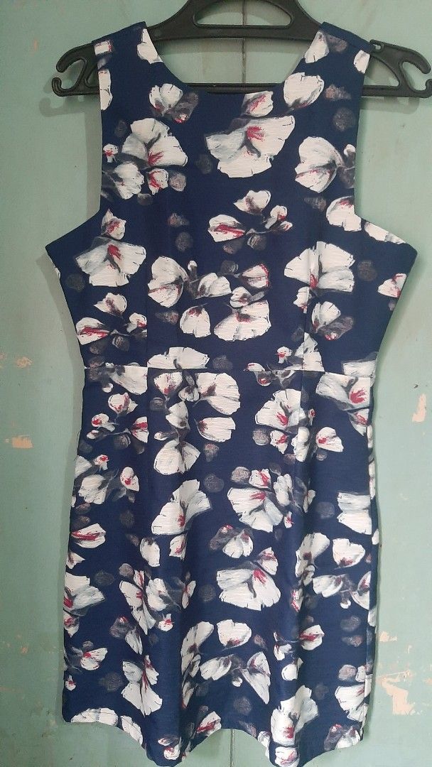 Blue Floral Dress (Category: Dresses) located in Quezon City. Submitted by random_hobbyist (Listing ID 1375102290, Image 1). Description: .