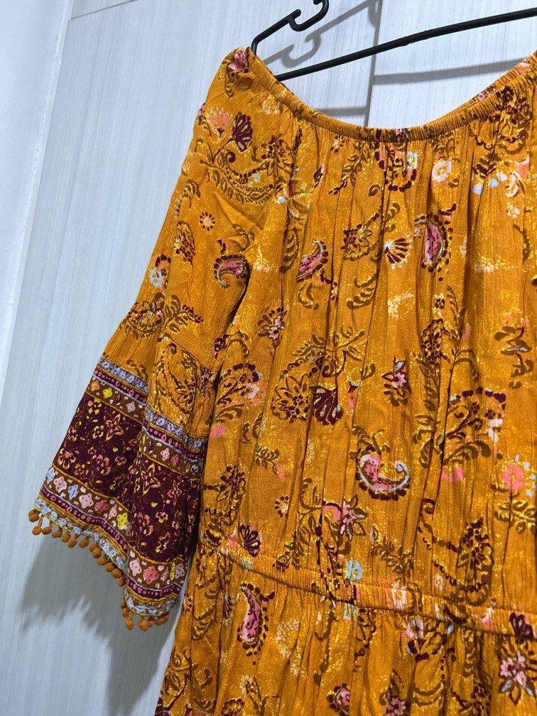 Bohemian Romper Bell Sleeved with Pompoms (Category: Rompers) located in San Juan City. Submitted by j_mcl (Listing ID 1377615655, Image 3). Description: Few missing pompoms on sleeve but barely noticeable. Still nice. Super boho look!.