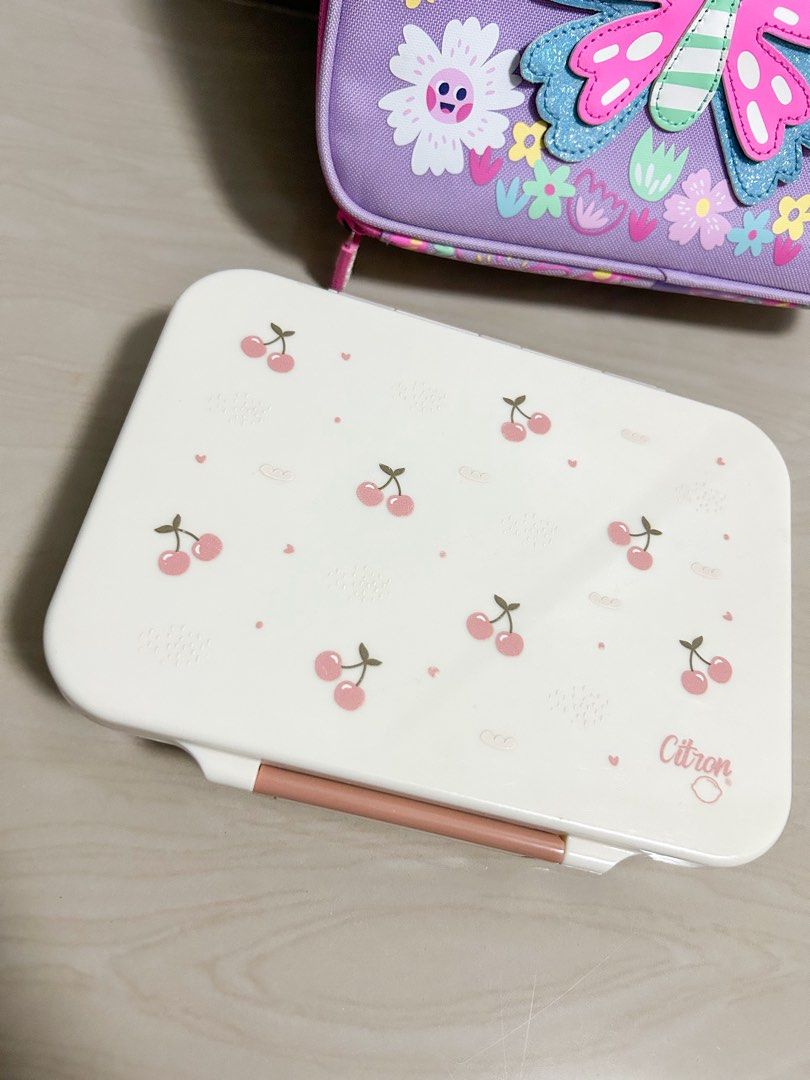 Citron - Incredible Tritan Lunchbox with 4 Compartments (Category: Weaning & Toddler Feeding) located in Imus. Submitted by lovedby.aa (Listing ID 1377639608, Image 1). Description: euc, no issue and hindi yellow ang rubber bought for ₱1,999.