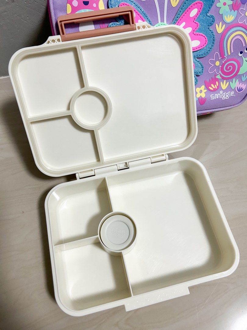 Citron - Incredible Tritan Lunchbox with 4 Compartments (Category: Weaning & Toddler Feeding) located in Imus. Submitted by lovedby.aa (Listing ID 1377639608, Image 2). Description: euc, no issue and hindi yellow ang rubber bought for ₱1,999.