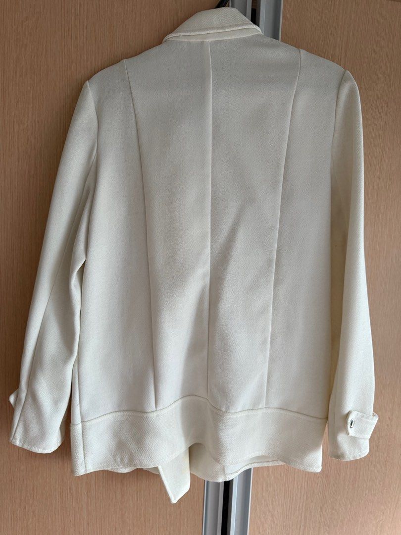 Coats (Category: Coats, Jackets and Outerwear) located in Quezon City. Submitted by melissapt (Listing ID 1377622907, Image 3). Description: .