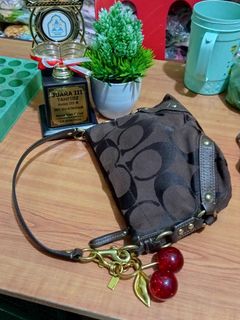 (Kategori: ) berada di . Dikirim oleh tassepatubekas (ID iklan 1377711617, Gambar 1). Deskripsi: .