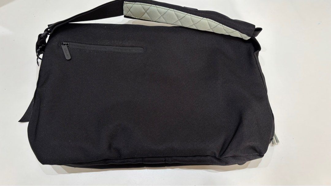 Crumpler Strength of Character Messenger Bag Black, Men's