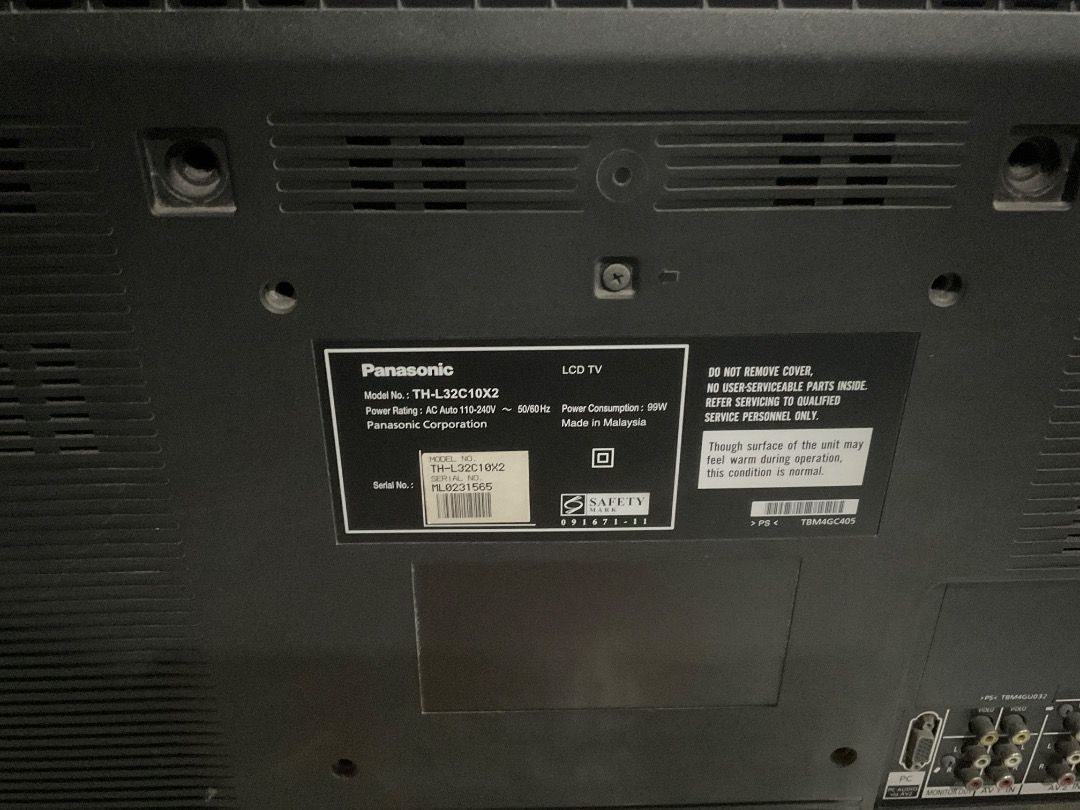defective panasonic lcd tv (Category: TV) located in Quezon City. Submitted by finderskipers (Listing ID 1377692668, Image 3). Description: defective panasonic lcd tv 32 inch. with remote. unit no power. kayo na lang po magpagawa. buy the item as is. .