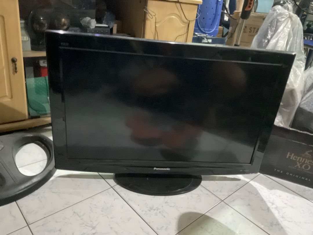 defective panasonic lcd tv (Category: TV) located in Quezon City. Submitted by finderskipers (Listing ID 1377692668, Image 1). Description: defective panasonic lcd tv 32 inch. with remote. unit no power. kayo na lang po magpagawa. buy the item as is. .