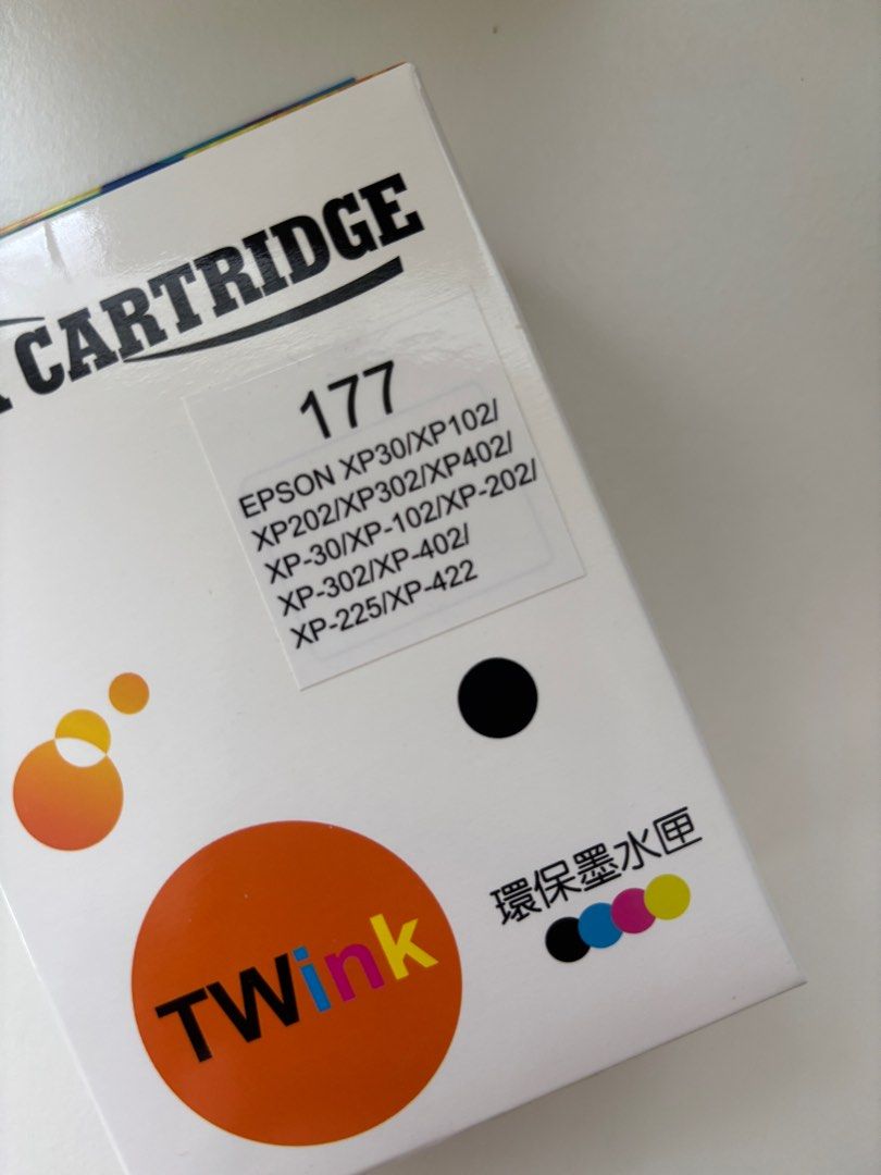 由 zniyu (刊登 ID 1377591659，圖片 3) 提交，位於 台北市 (Taipei) 的 EPSON 四色墨水匣｜全新未開封｜Epson 177 相容墨水匣 6 盒 XP-30 / XP-102 / XP-202 / XP-225 / XP-302 / XP-402 / XP-422 (類別：印表機及影印機)，說明：之前買的墨水匣 還沒用完列表機就壞了😭 所以希望能有人能接收 這些全新未開封的墨水匣 黑色 3 個、紅藍黃各 1 個 原價是 110 元/個 剩餘 6 個便宜出售 可支援型號： EPSON Expression Home XP-30 EPSON Expression Home XP-102 EPSON Expression Home XP-202 EPSON Expression Home XP-225 EPSON Expression Home XP-302 EPSON Expression Home XP-402 EPSON Expression Hom