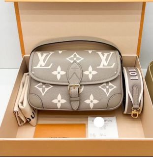 (Kategori: ) berada di . Dikirim oleh lux_closets (ID iklan 1377600791, Gambar 1). Deskripsi: .