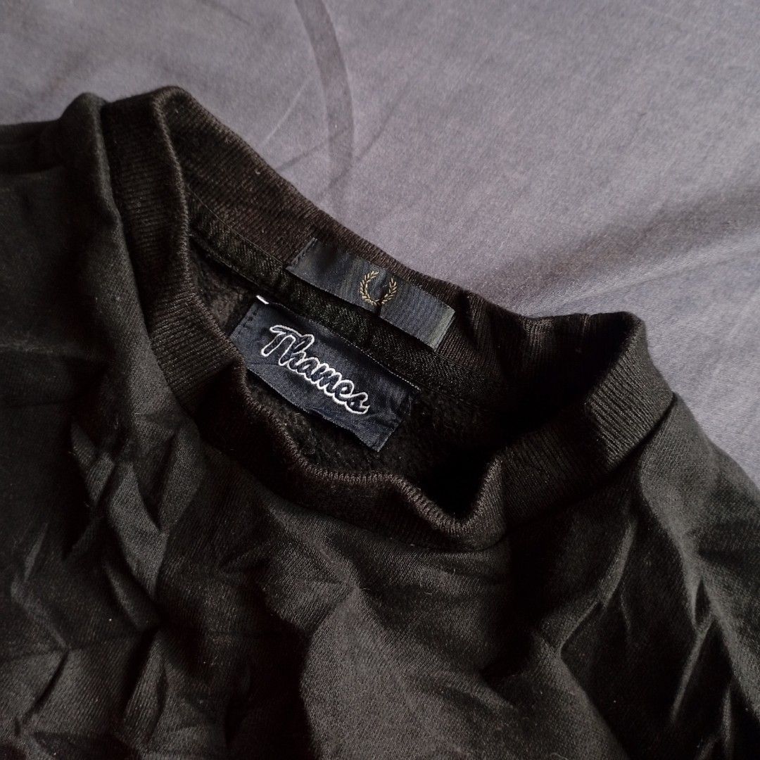 Fred Perry x Thames Crew neck Embroid Logo Legit (Category: Activewear) located in Naga. Submitted by ErbsXBudolstuff (Listing ID 1377693321, Image 3). Description: DM PHP 980 Fred Perry x Thames Crew neck Embroid Logo Legit Fit to xs to Small frame Length 25 Width 22 Excellent condition No Fade , No Hole 66% Cotton, 34% Polyester Made in Portugal Video call Nalang po Kung gusto Makita ANG item Ng personal.