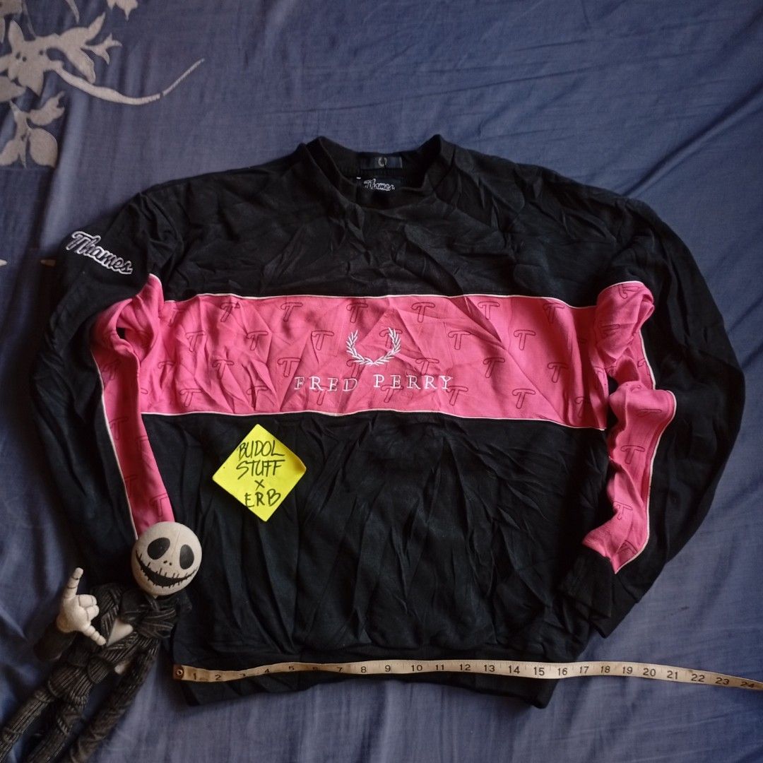 Fred Perry x Thames Crew neck Embroid Logo Legit (Category: Activewear) located in Naga. Submitted by ErbsXBudolstuff (Listing ID 1377693321, Image 1). Description: DM PHP 980 Fred Perry x Thames Crew neck Embroid Logo Legit Fit to xs to Small frame Length 25 Width 22 Excellent condition No Fade , No Hole 66% Cotton, 34% Polyester Made in Portugal Video call Nalang po Kung gusto Makita ANG item Ng personal.