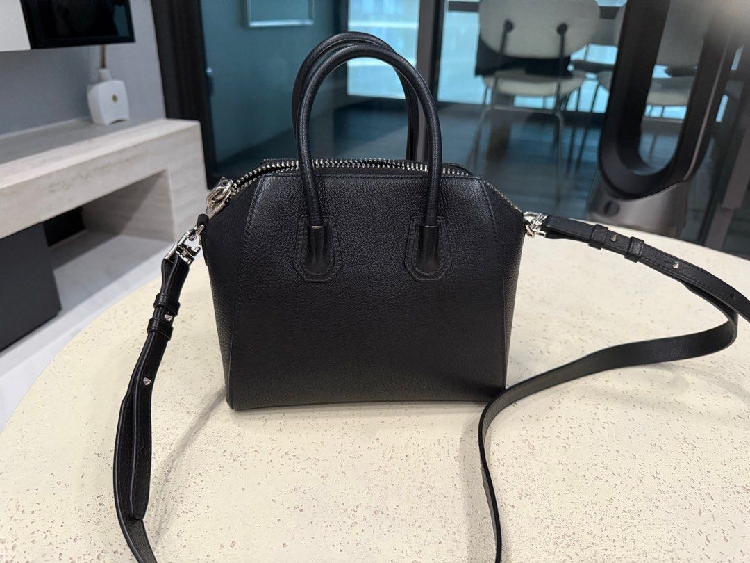 Givenchy mini antigona (Category: Bags & Wallets) located in Singapore. Submitted by fancyloves (Listing ID 1377608793, Image 2). Description: Calfskin 100% authentic .