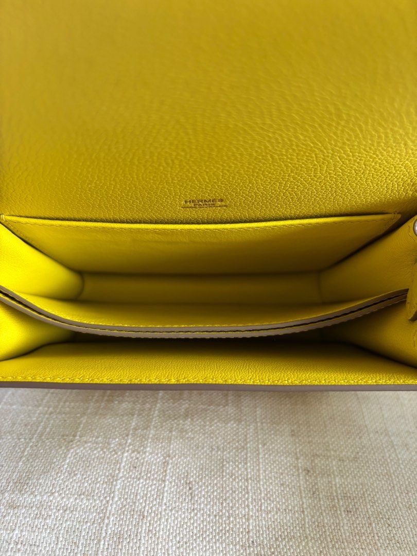 Hermes Mini Roulis Bag - Lime Evercolor GHW (Category: Bags & Wallets) located in Singapore. Submitted by michnadh (Listing ID 1377609331, Image 3). Description: Mini Roulis, Evercolor Lime, GHW Includes dust bag and box FREE twilly Silly questions will be ignored Not for fussy buyers Nego for fast deal.