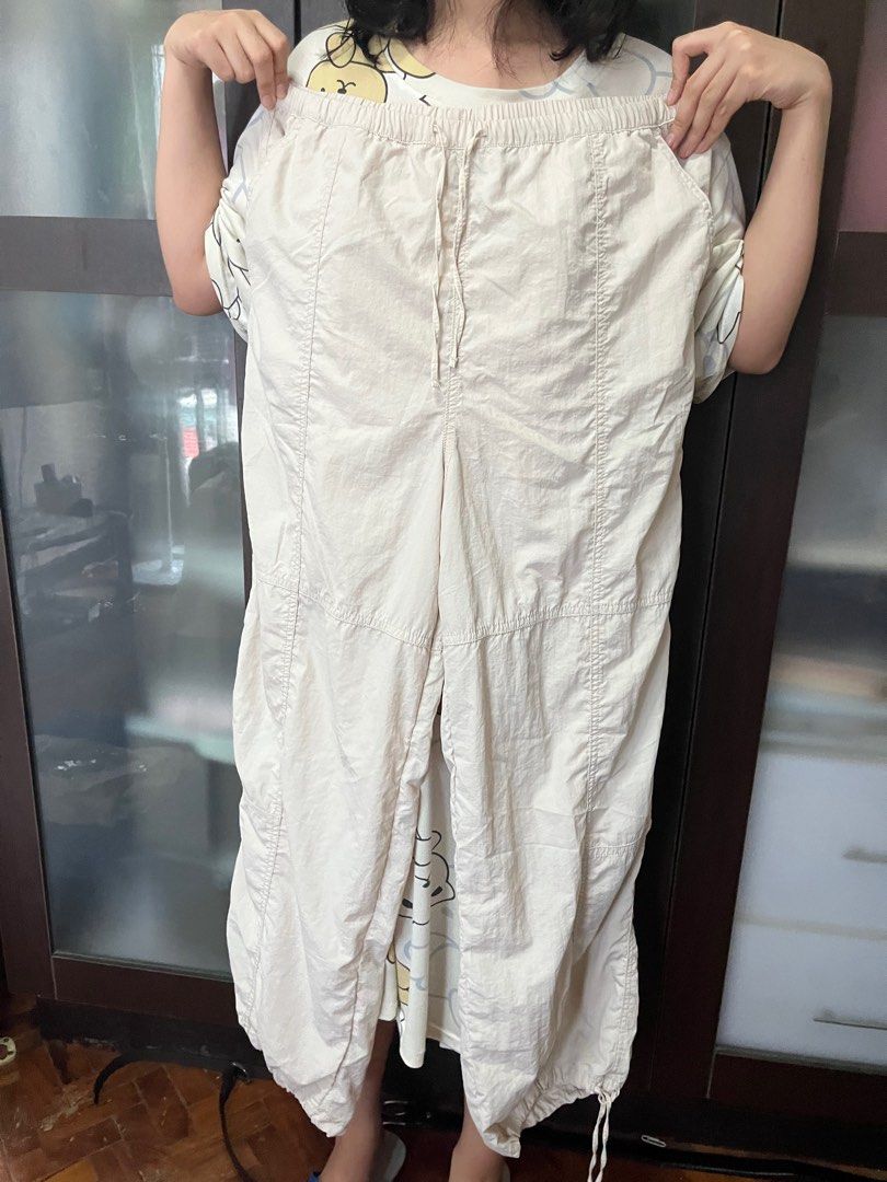H&M divided cargo pants brand new Small (Category: Other Bottoms) located in Mandaluyong City. Submitted by stephmd (Listing ID 1377657737, Image 2). Description: Divided by H&M Original Brand new with tags Small on tag Runs big Fits 32 inches up waist line Measurements when laid flat 39 inches length 15 inches waist Loc mandaluyong.