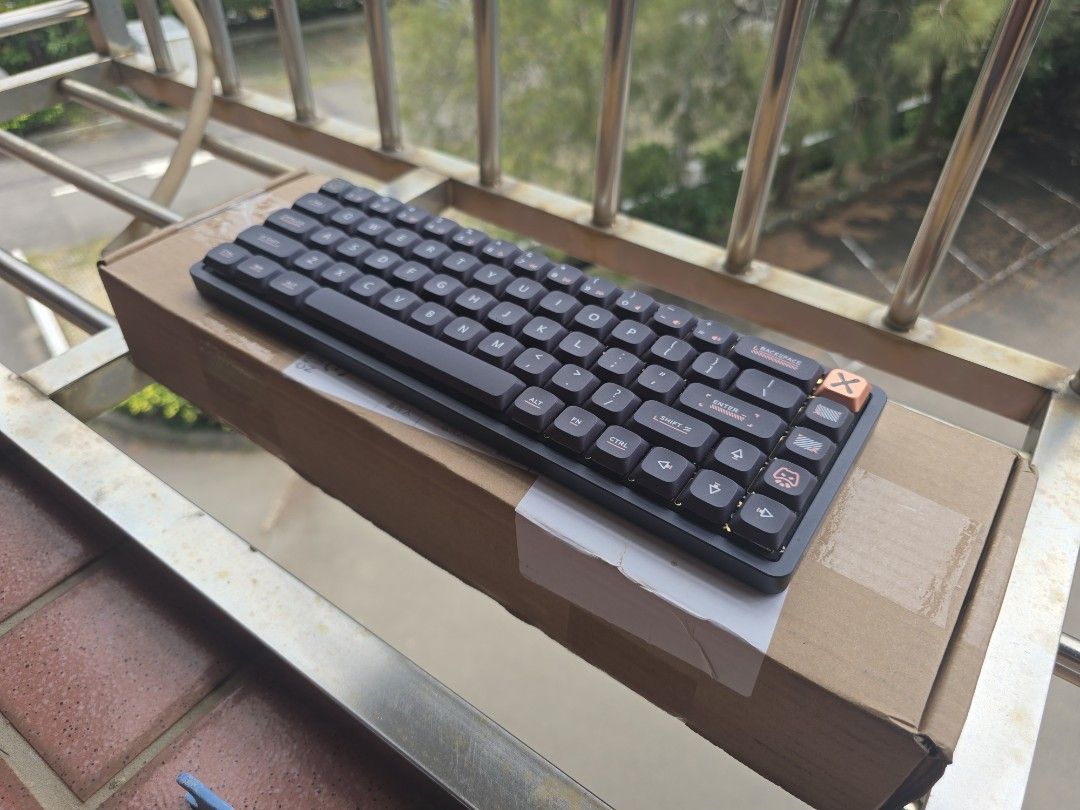 由 alex1222w (刊登 ID 1377603252，圖片 1) 提交，位於 苗栗縣 (Miaoli) 的 IQUNIX铝厂MG65矮轴机械键盘无线蓝牙便携办公平板笔记本电脑外接 (類別：電腦鍵盤及相關產品)，說明：名符其實的鋁陀陀 內附完整配件及金屬鍵帽 面交送羅技 POP EMOJI 潮流鍵盤手拖 此鍵盤較適用於Mac系統，Windows 部分功能受限故售出。。