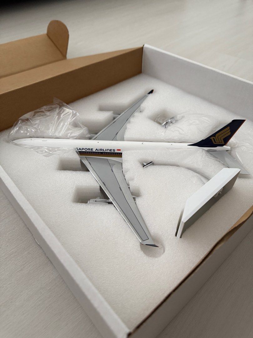 JC Wings 1/200 Singapore Airlines Airbus A340-500 9V-SGB