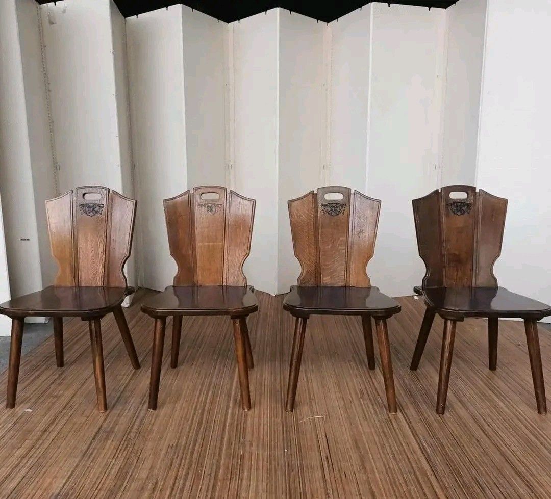 Karimoku Rustic Oak Solid Wood Dining Chairs (Category: Chairs) located in Quezon City. Submitted by matetdevis13 (Listing ID 1377707868, Image 1). Description: Karimoku Rustic Oak Solid Wood Dining Chairs Price: 8500 L17 x W16.5 x H15/31 In good condition Code AKC B-505.
