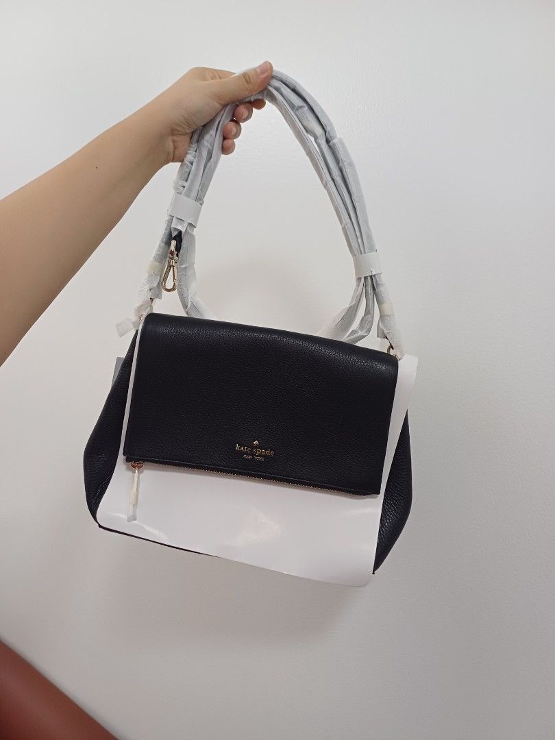 Kate Spade Leila Medium Flap (Category: Luxury Bags & Wallets) located in Quezon City. Submitted by gbsmcloset (Listing ID 1377640471, Image 3). Description: Brand New Never used With tag Pebbled leather Interior front slip & back zip pocket Flap with magnetic snap closure Metal pinmount logo Length: 4.5" Zalora price: 15 902 Selling for 9000 RFS: Decluttering and I have 2.