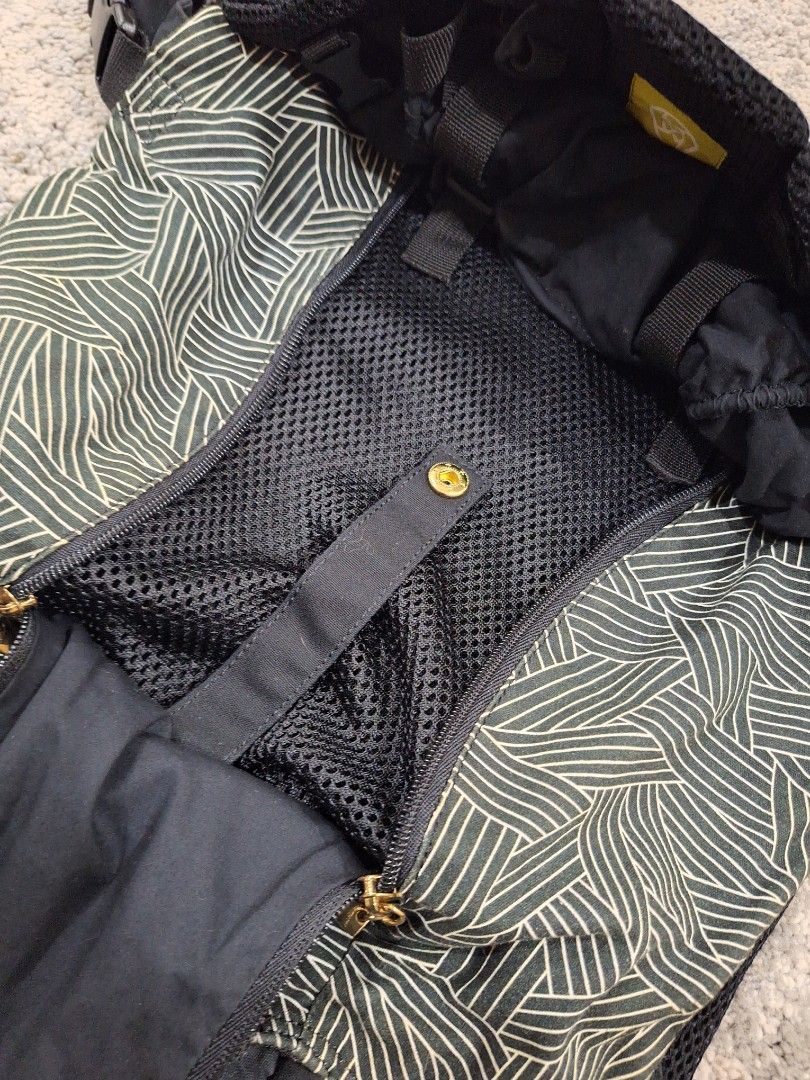LÍLLÉbaby Complete All Seasons Baby Carrier (Category: Carriers & Slings) located in Singapore. Submitted by ashary1 (Listing ID 1377678033, Image 2). Description: - LÍLLÉbaby Complete All Seasons baby carrier - Good condition - Stylish black and white design - Features multiple pockets - Adjustable straps for comfort - Well-maintained and ready for use - Suitable for newborn 3.2kg to toddler 20 kg without the need for infant insert..