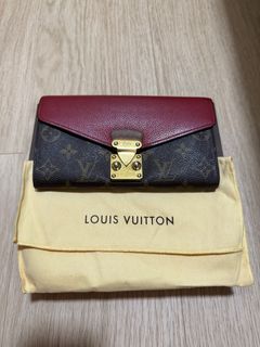 (Category: ) located in . Submitted by cty.closet (Listing ID 1377609655, Image 1). Description: .