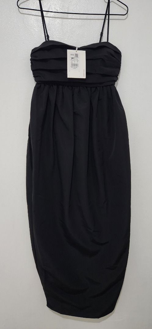 Love, Bonito - Dress (Category: Dresses) located in Quezon City. Submitted by kbspreloved (Listing ID 1377700728, Image 1). Description: Ruched Straight Neck Tulip Maxi Dress - Black Selling just how much i paid for it. RFS: Unfortunately, it does not fit me or it fits me but it does not fit my skin tone. I don't like how it looks on me. Size: XXS Fits: XXS- XS Payment: GCash/ Maya/ Bank Transfer: Landbank, BDO, Unionbank .