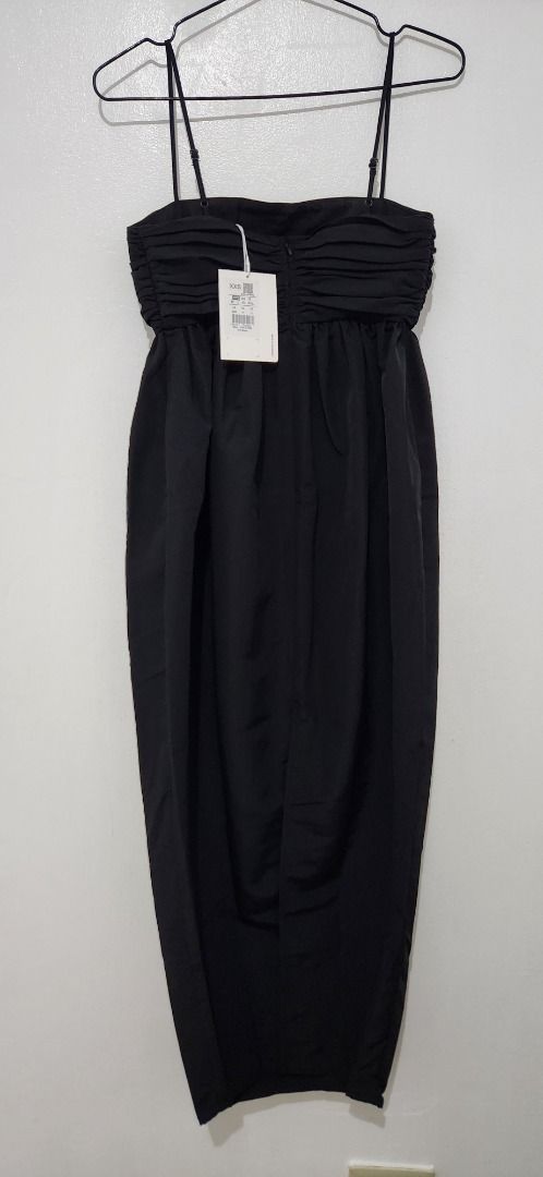 Love, Bonito - Dress (Category: Dresses) located in Quezon City. Submitted by kbspreloved (Listing ID 1377700728, Image 2). Description: Ruched Straight Neck Tulip Maxi Dress - Black Selling just how much i paid for it. RFS: Unfortunately, it does not fit me or it fits me but it does not fit my skin tone. I don't like how it looks on me. Size: XXS Fits: XXS- XS Payment: GCash/ Maya/ Bank Transfer: Landbank, BDO, Unionbank .