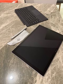 Microsoft Surface Pro 4 (8/256) w/ Keyboard & Pen (Windows11 Pro)