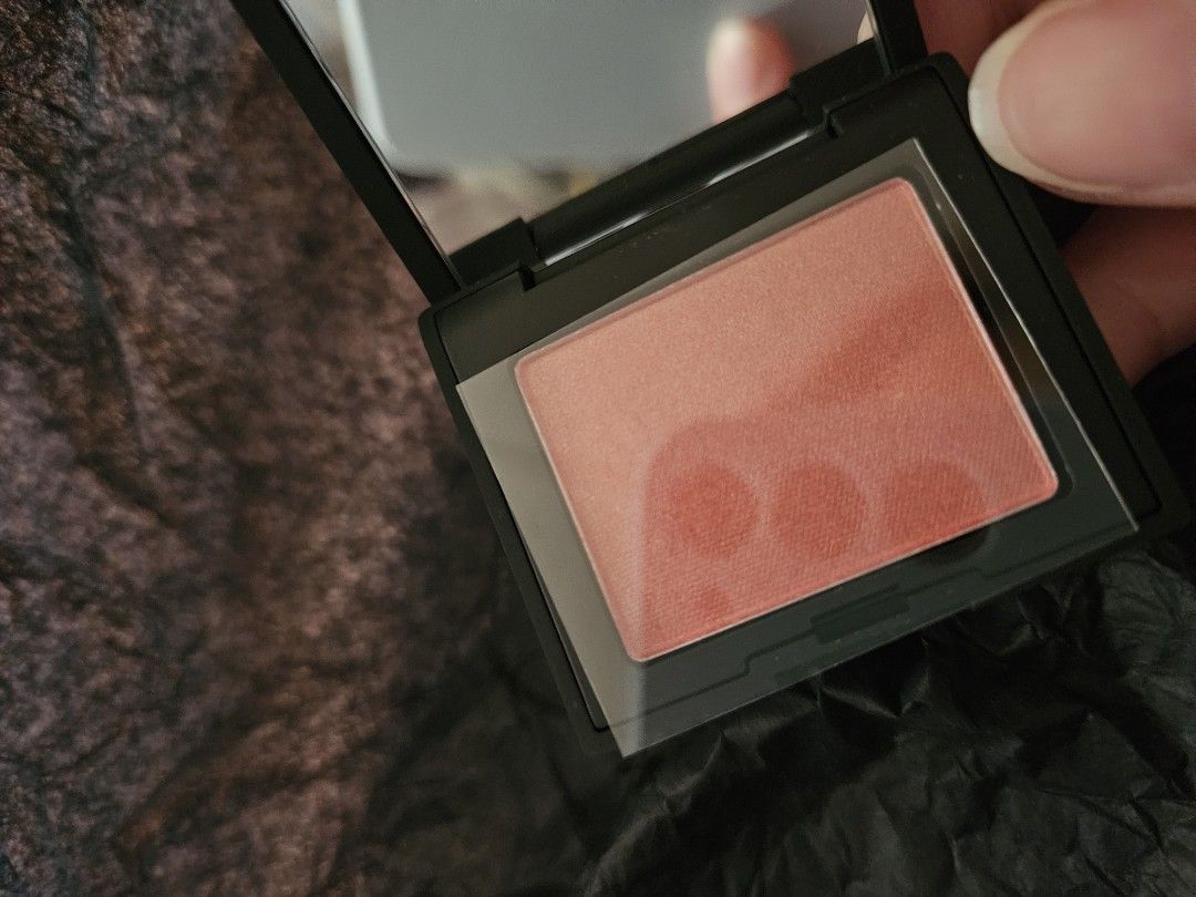 NARS face blush in ORGASM 2.8g (Category: Makeup) located in Quezon City. Submitted by smai_k (Listing ID 1377569623, Image 2). Description: BRAND NEW NARS blush in ORGASM 2.8g RFS: too many blush on last price already~ MOP: GCash, GoTyme, Seabank MOD: Grab or LalaMove (shouldered by buyer 🙏🏻) QC area.