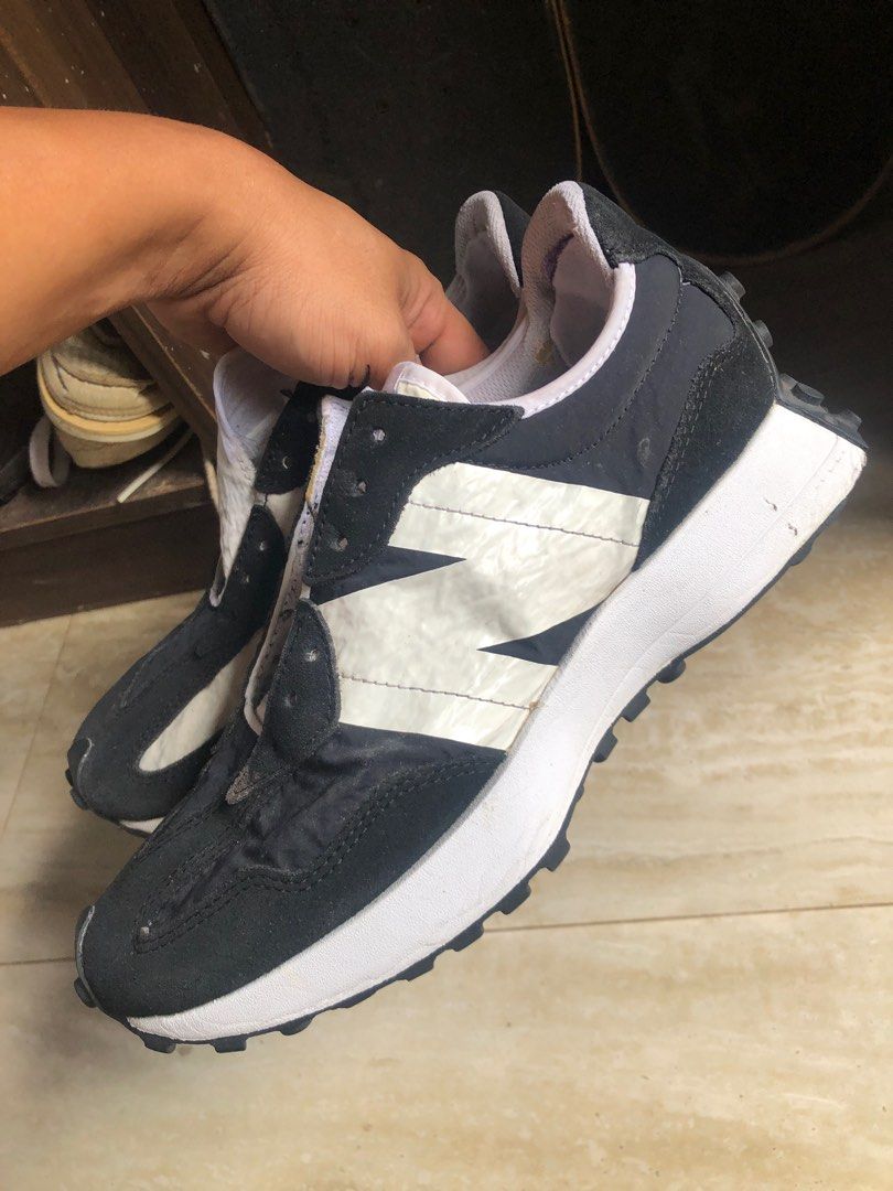 NEW BALANCE 327 8mens (Category: Sneakers) located in Cebu City. Submitted by matfinds (Listing ID 1377620637, Image 1). Description: original good condition with lace and sold 26cm .
