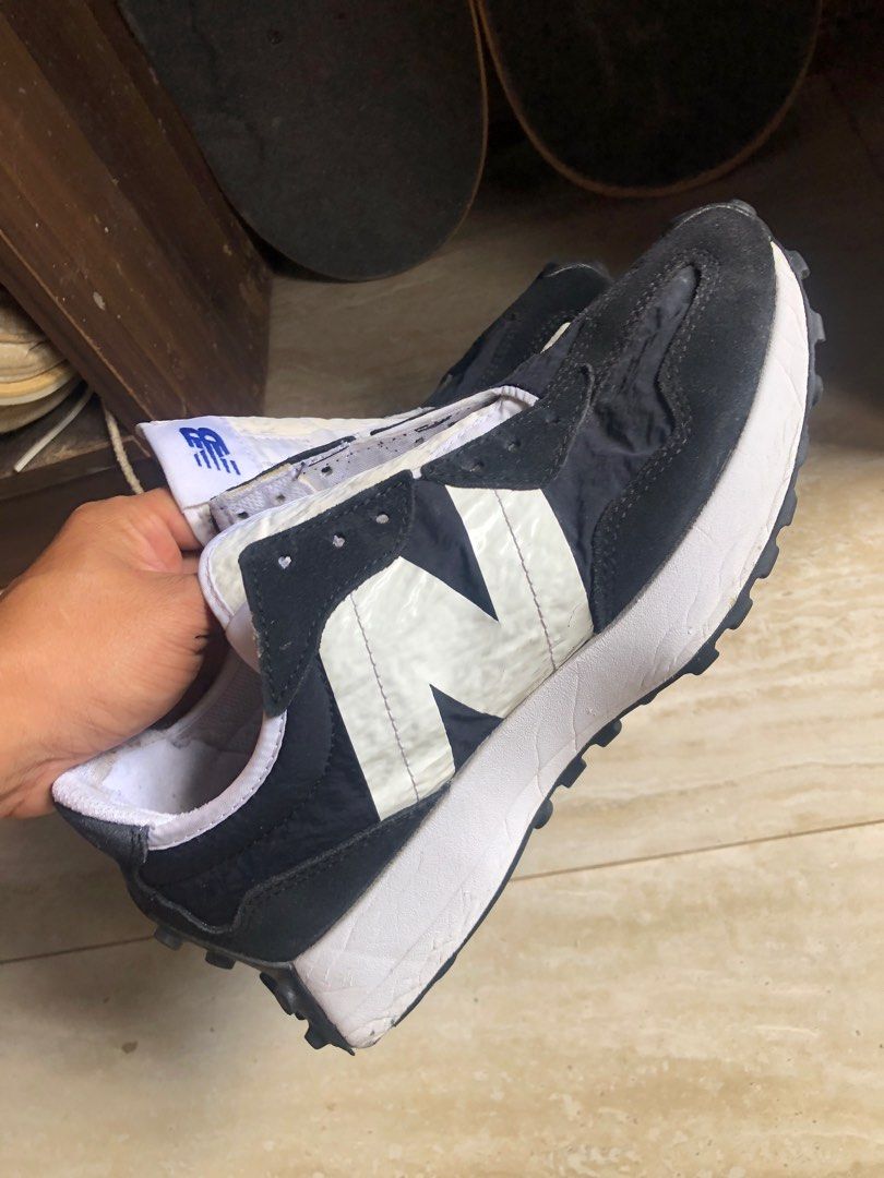 NEW BALANCE 327 8mens (Category: Sneakers) located in Cebu City. Submitted by matfinds (Listing ID 1377620637, Image 2). Description: original good condition with lace and sold 26cm .