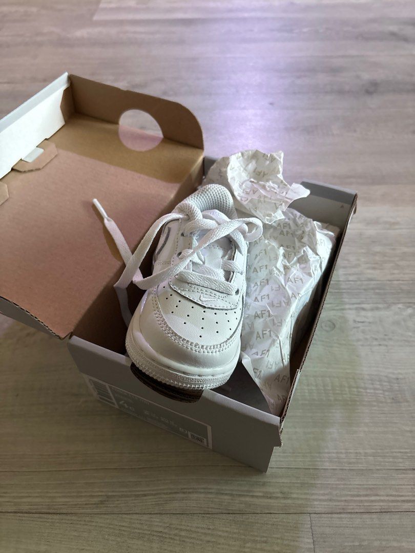 Nike Air Force 1 LE (TD) - White - Size 4C (Category: Babies & Kids Fashion) located in Singapore. Submitted by natalie.58 (Listing ID 1377617801, Image 1). Description: Brand new Nike Air Force 1 LE (TD) sneakers in white. Size 4C. Comes with original box and packaging. Perfect for your little one! Never been worn..